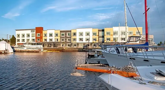 Двухместный люкс с красивым видом из окна Fairfield Inn & Suites By Marriott Duluth Waterfront