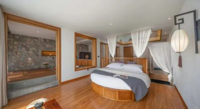 Люкс Deluxe с красивым видом из окна Xingyi Wanfenglin Yuejingwan Hotel