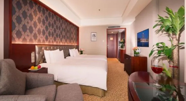 Номер Standard с видом на озеро Shu Guang International Hotel