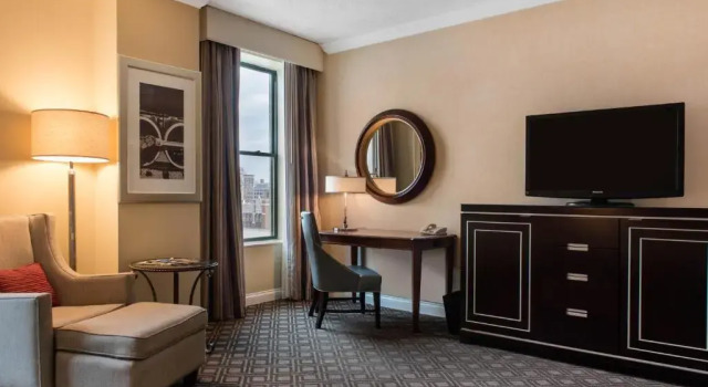 Четырёхместный номер Premier с видом на город Omni Severin Hotel