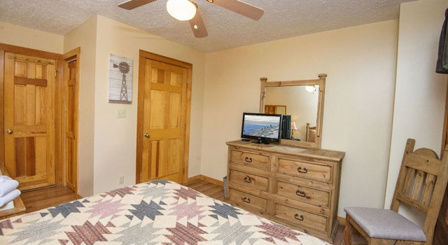 Moose Manor by Heritage Cabin Rentals