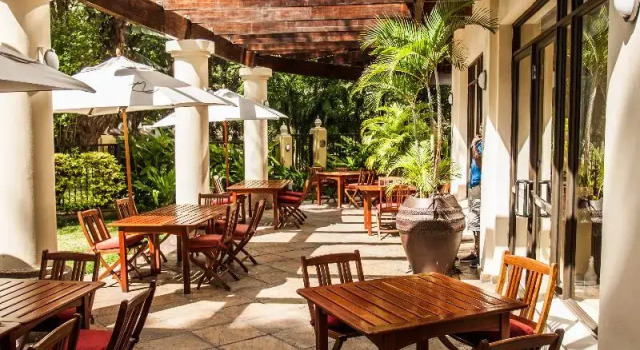 Southern Sun Dar es Salaam, Buchen Sie Hotel Hotels in Daressalam mit Frühstück, in der Nähe von Zanzibar Ferry Terminal, Frühstück