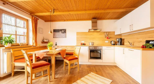 Апартаменты Biohof Burger, 3 sonnige Fewo, alle mit Balkon, Spielzimmer, Grillhütte, 7 km vor Oberstdorf