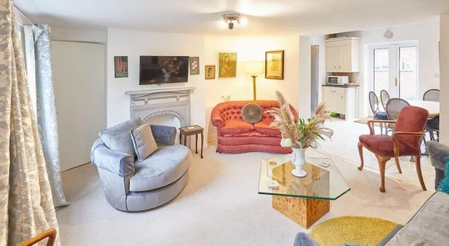 Host Stay Rose Cottage, Varaa Lomakoti Mökit kohteessa Merseyside, Mökki