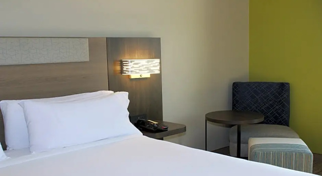 Двухместный номер Standard с балконом Holiday Inn Express Hotel & Suites Hope Mills-Fayetteville Airport by IHG