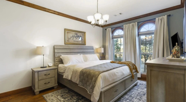 Table Rock Manor at Whitefish Bay