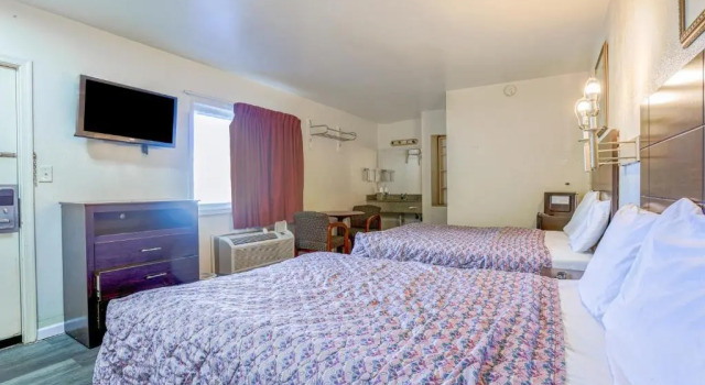 Четырёхместный номер Standard Whispering Pines by Hotel O White stone VA