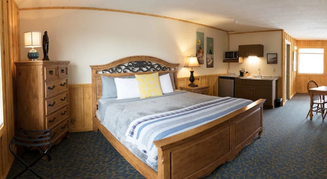Номер Deluxe Grange Valley Lakeside Inn & Winery, formerly Memorytown.