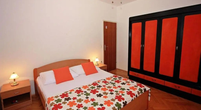 Apartments Neri - 200m from sea, Book Lejlighed Hoteller i Split Region med parkering, Parkering