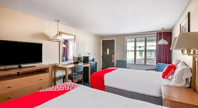Четырёхместный номер Premium Legacy Inn & Suites Wadsworth