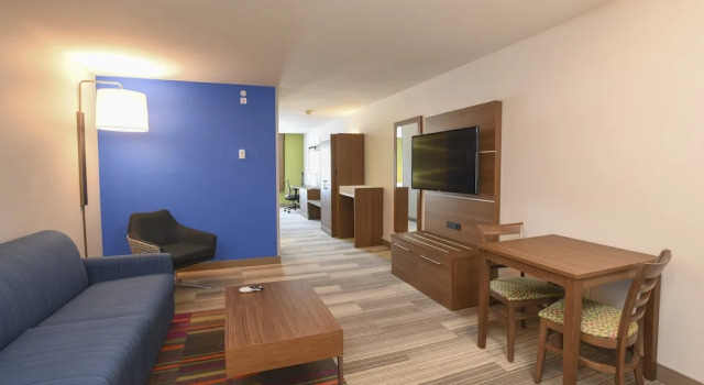 Двухместный люкс c 1 комнатой Holiday Inn Express Hotel & Suites Richwood - Cincinnati South by IHG