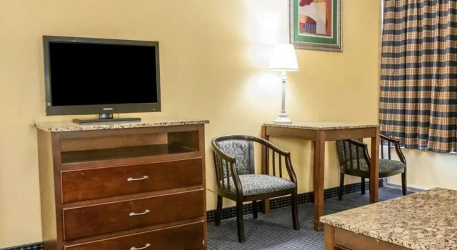 Quality Inn & Suites, Prenota Hotel Lafayette 