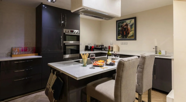 Stylish 4-bedroom Townhouse in the Heart of Bath