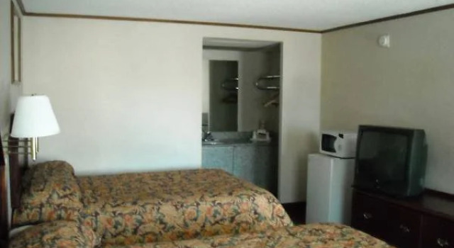 Red Carpet Inn Greensboro, Забронировать Отель Гринсборо Северная Каролина, рядом с Торговый центр Four Seasons