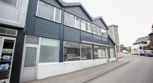Downtown Tórshavn - Large 3 Bedroom Apartment, Забронировать Апартаменты/квартира Отели округа Стреймой с парковкой, Парковка