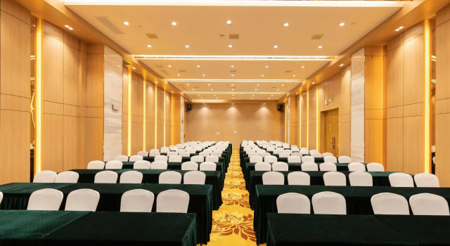 Vienna International Hotel (Wuhan Yangsi Port Yangtze River Bridge), Prenota Hotel Hotel a Hubei con parcheggio, Parcheggio