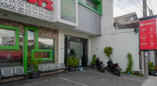 RedDoorz Plus near Malioboro Area, Забронировать Отель Виробраян Нгабеин