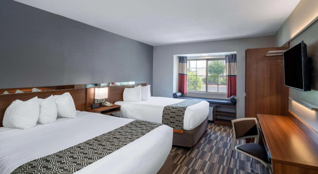 Четырёхместный номер Standard Microtel Inn & Suites by Wyndham Savannah/Pooler