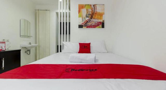 Avalon Kelinci by RedDoorz, Prenota Hotel Sawah 