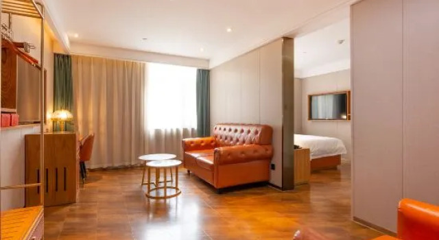 Люкс Deluxe James Joyce Coffetel Hotel (Tangshan Bei Damai Square)