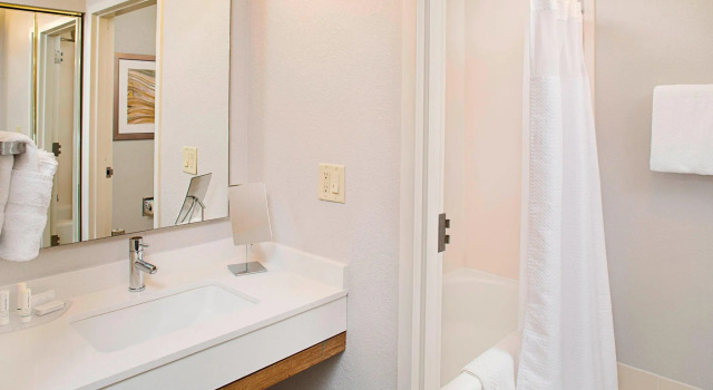 Четырёхместный номер Standard Courtyard by Marriott West Palm Beach Airport