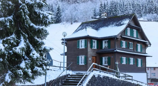 Szilvias Bergwiesenblick - Emmetten ganze Etage - 4 Zimmer, Забронировать Отель Отели Эмметтен с парковкой, рядом с Подъемник Эметтен-Нидербауэн, Парковка