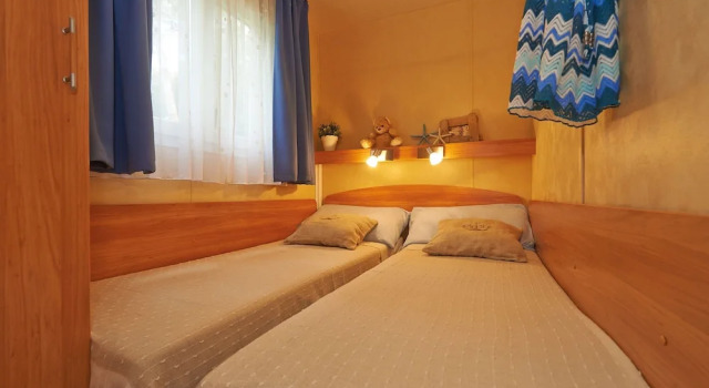 Sunny Chalet in Baia Domizia, Забронировать Шале Коттеджи Байя-Домиция, Коттедж