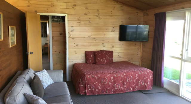Lakeside Motel & Apartments