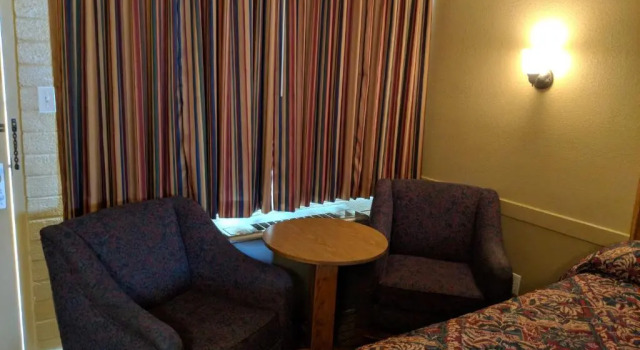Economy Inn Elko, Book Hotel Hoteller i Elko med parkering, Parkering