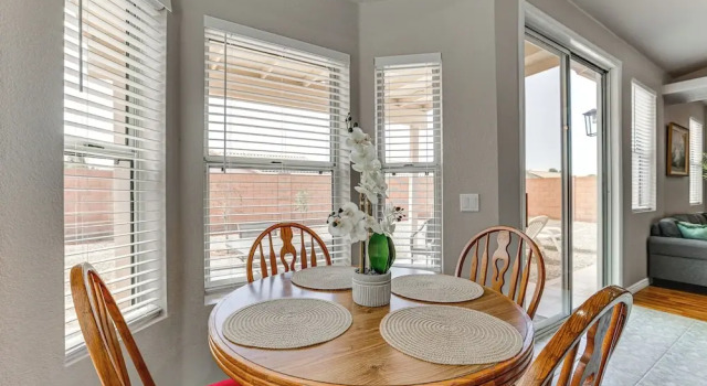 Peoria Home w/ Fenced-in Yard & Patio!, Забронировать Дом для отпуска Пеория 