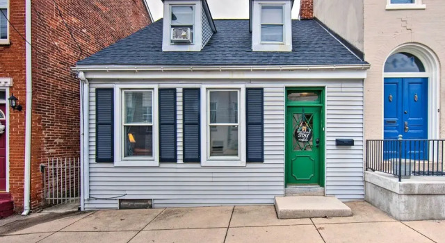 Central Lancaster Home < 1 Mi to Downtown!, Забронировать Отель Ланкастер Ланкастер, рядом с Церковь Девы Марии