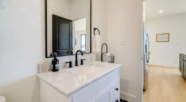 Hilltop Tennessee Retreat: Neyland Stadium Views!, Забронировать Отель Отели Ноксвилл 3 звезды, рядом с Конгресс-центр Ноксвилла, 3*