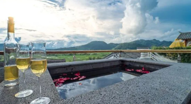 Люкс с видом на окрестности Lanyue Li·Linggan Senyang Natural Ore Hot Spring Resort 360° View Beautiful Stay (Heshun Branch)