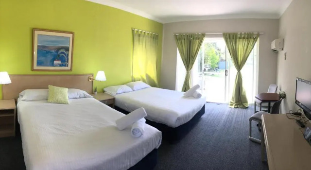 Шестиместный номер Standard Seaside Garden Hotel