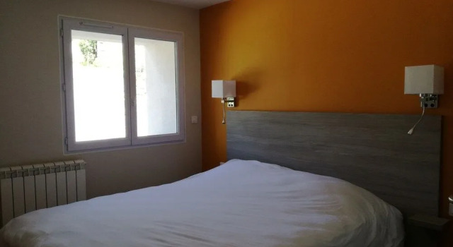 Les Logis du Château, Book Hotel Hoteller i Rhône-Alps med parkering, Parkering
