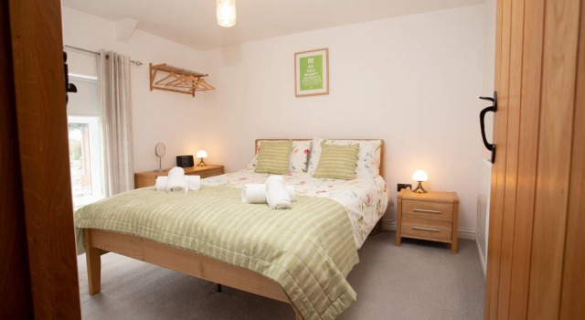 Cottage - Sleeps 4 - Garden - Parking