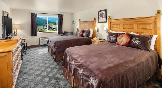Четырёхместный номер Standard с видом на окрестности Bavarian Lodge