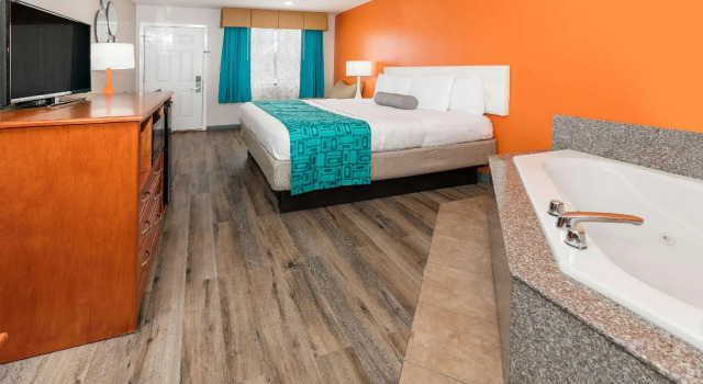 Двухместный люкс Howard Johnson by Wyndham Lafayette