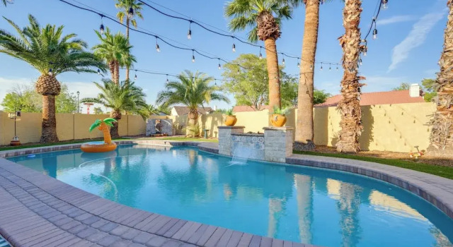 Коттедж Luxe Outdoor Oasis Palm Tree Villa in Chandler