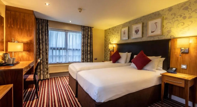 Трёхместный семейный номер Standard Gloucester Robinswood Hotel By Sunday