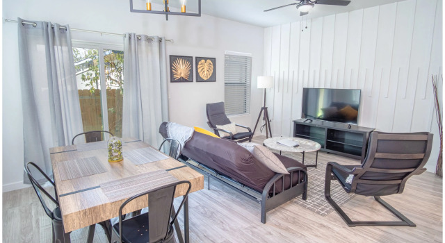 Spectacular Cozy 3 BR plus  2 and a half BA Apt Near Downtown, Забронировать Отель Отели Сан-Антонио 3 звезды, рядом с Pittman-Sullivan Park, 3*