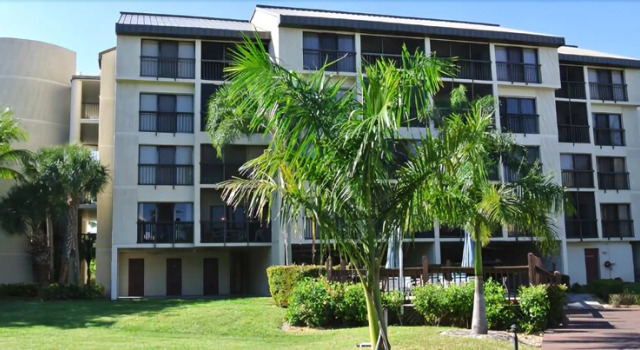 Estero Blvd Condo #258883 2 Bedrooms 2.5 Bathrooms Condo