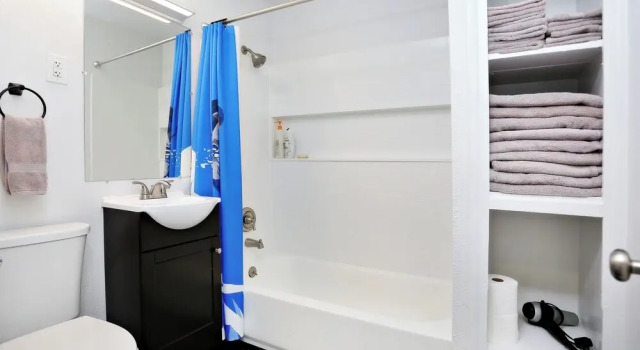 Коттедж с 3 комнатами 2 Mi to Dtwn: Home w/ Hot Tub in Denver!