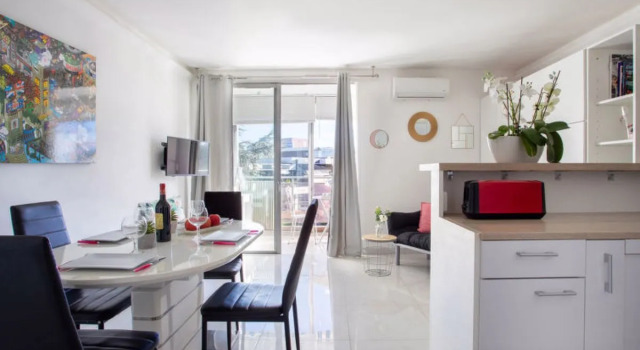 Holidays 80, Rezervovat Hotel Saint-Laurent-du-Var Alpes-Maritimes