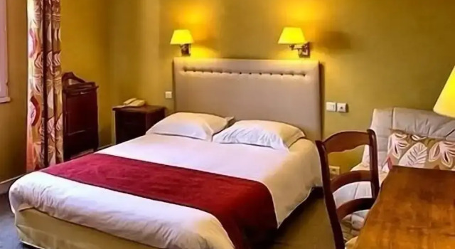 Двухместный номер Superior с балконом Hotel des Pins