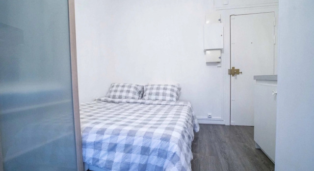 Hostnfly Apartments - Beautiful Bright Studio Near Père Lachaise, Забронировать Апартаменты/квартира 11-й округ: Бастилия Париж, рядом с Курон