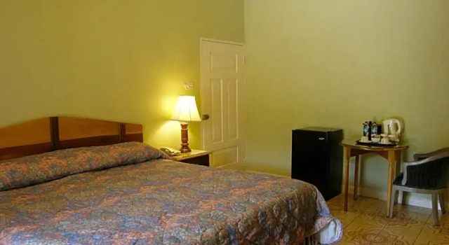 Четырёхместный номер Standard Hotel Four Seasons