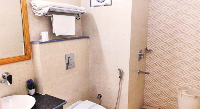 Номер Economy Neelesh Inn - Luxury Lake View Resort with Swimming Pool on Bhimtal Lake