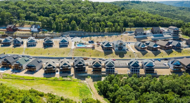 White Tail Summit- Sleeps 16 6 Bedroom Home by Redawning, Забронировать Отель Отели Table Rock Lake с парковкой, Парковка