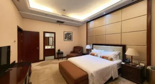 Полулюкс Business Huabei Hotel